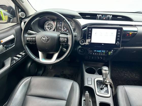 TOYOTA HILUX 2.8 D-4D TURBO DIESEL CD SRX 4X4 AUTOMÁTICO
